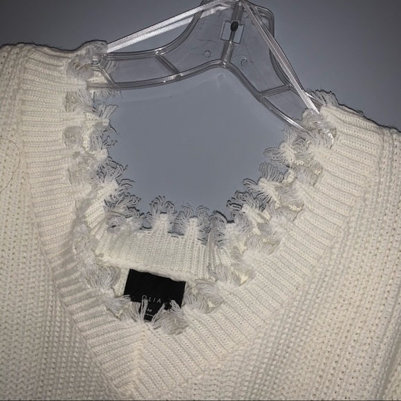 Off white Cropped Scallop Hem Knit Sweater - Picture 4 of 7